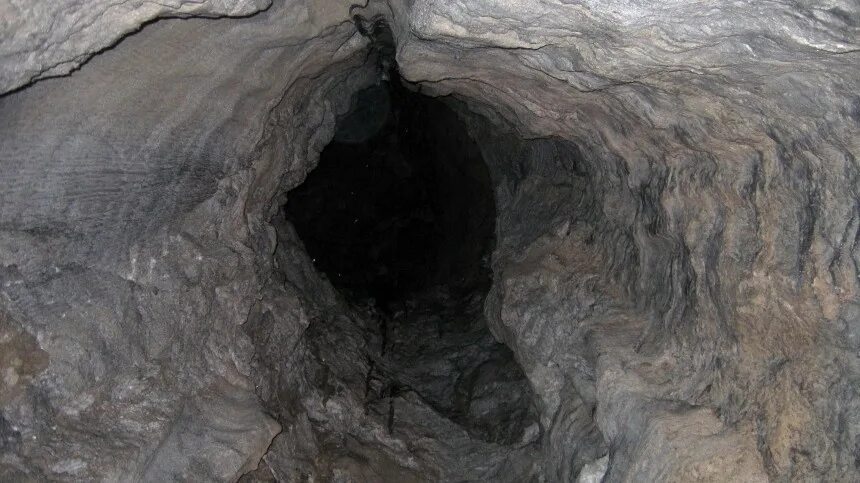 Попасть четверо. Пещера Аверкиева. Пещера Аверкина яма. Аверкиева яма. Аверкина пещера Челябинская область.