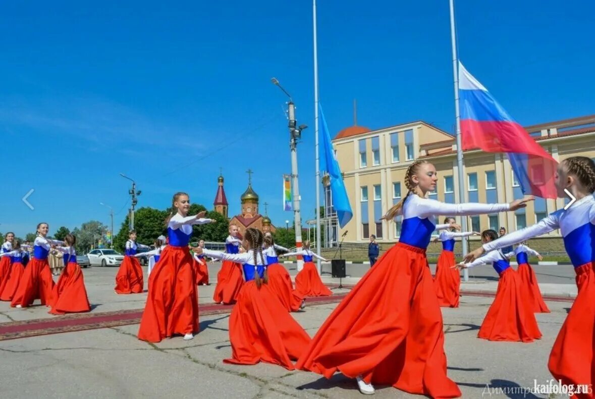 Патриотизм. Русский патриотизм. Платье для патриотического танца. Фото патриотизма России. Русские мир ру