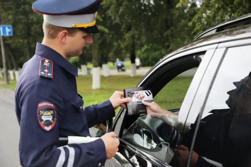 Взятка сотруднику гибдд. Взятка ГИБДД. Госавтоинспекторы. Коррупция в ГАИ.