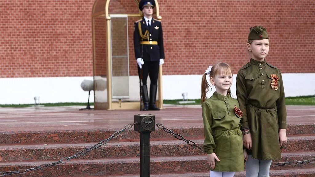 Креативное платье в школу патриотическое. Патриотизм в современном обществе.