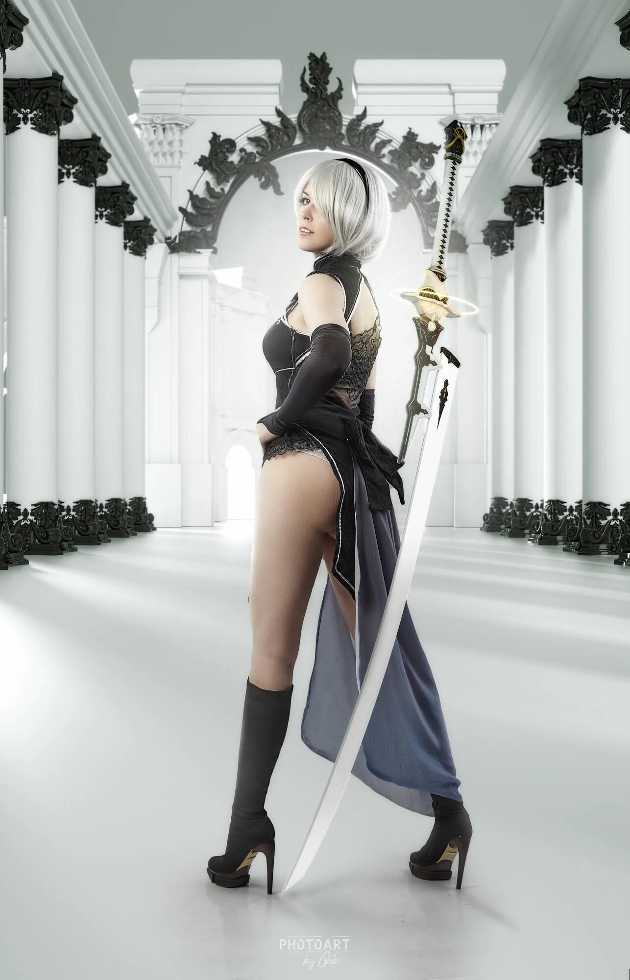 2b NIER. Косплей 2b из NIER Automata. 2б ниер косплей. NIER Automata юбка 2b.