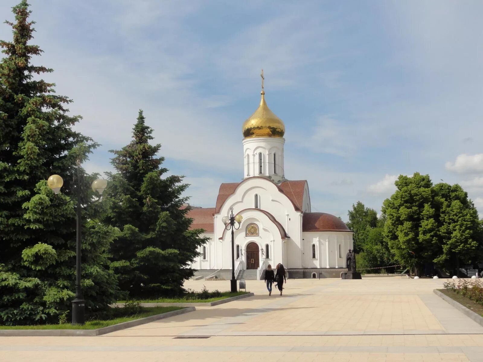 Храм февронии. Храм Петра и Февронии в Тольятти. Венчальный храм Тольятти. В церкви храм Тольятти Петра и Февронии. Храм Петра и Февронии Самара.