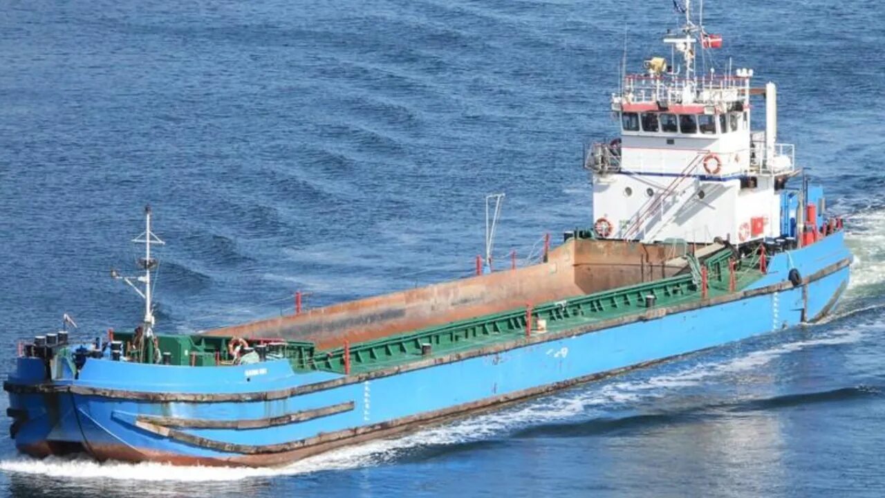 Наезд судна на судно. Столкновение судов в море. грузовое судно в балтийском море. судно балтийск.