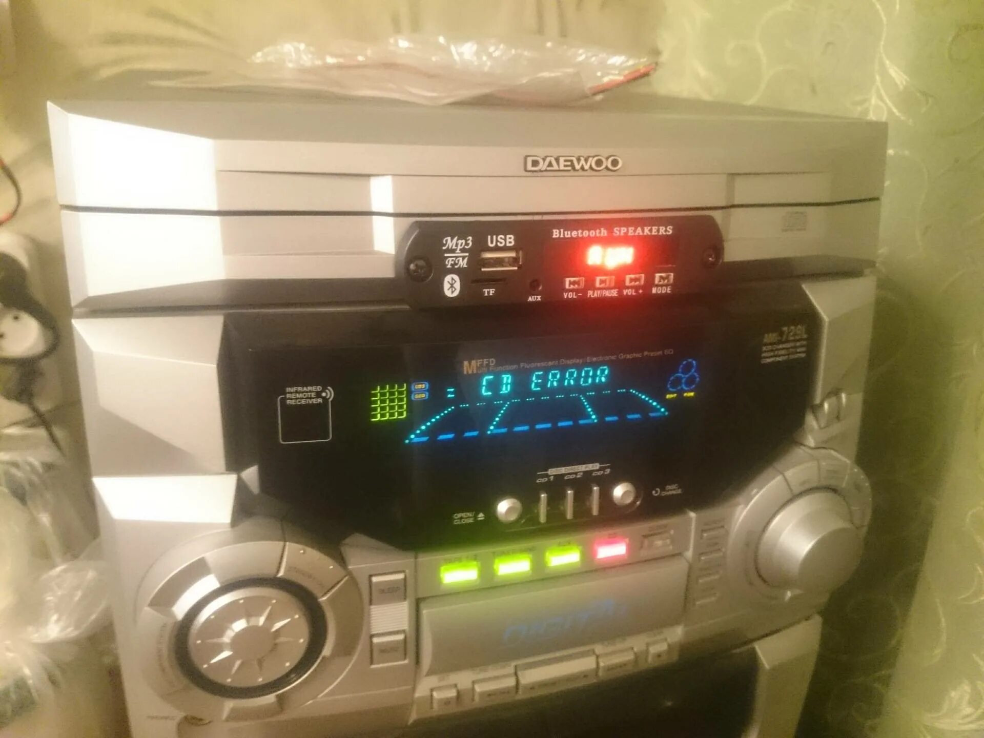 Модуль для музыкальных центров купить. Музыкальный центр LG 5 CD Changer. Юсб флешку в старый музыкальный центр. Аукс на музыкальный центр LG. Муз.центр LG переделка под USB.