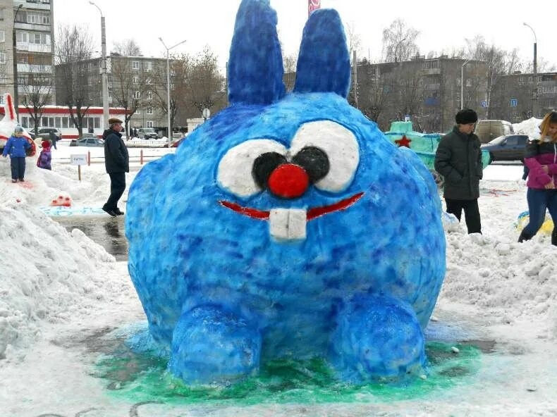Символ года из снега. Конкурс снежных фигур. смешарики из снега. фигуры из снега смешарики. смешарики из снега в детском саду.