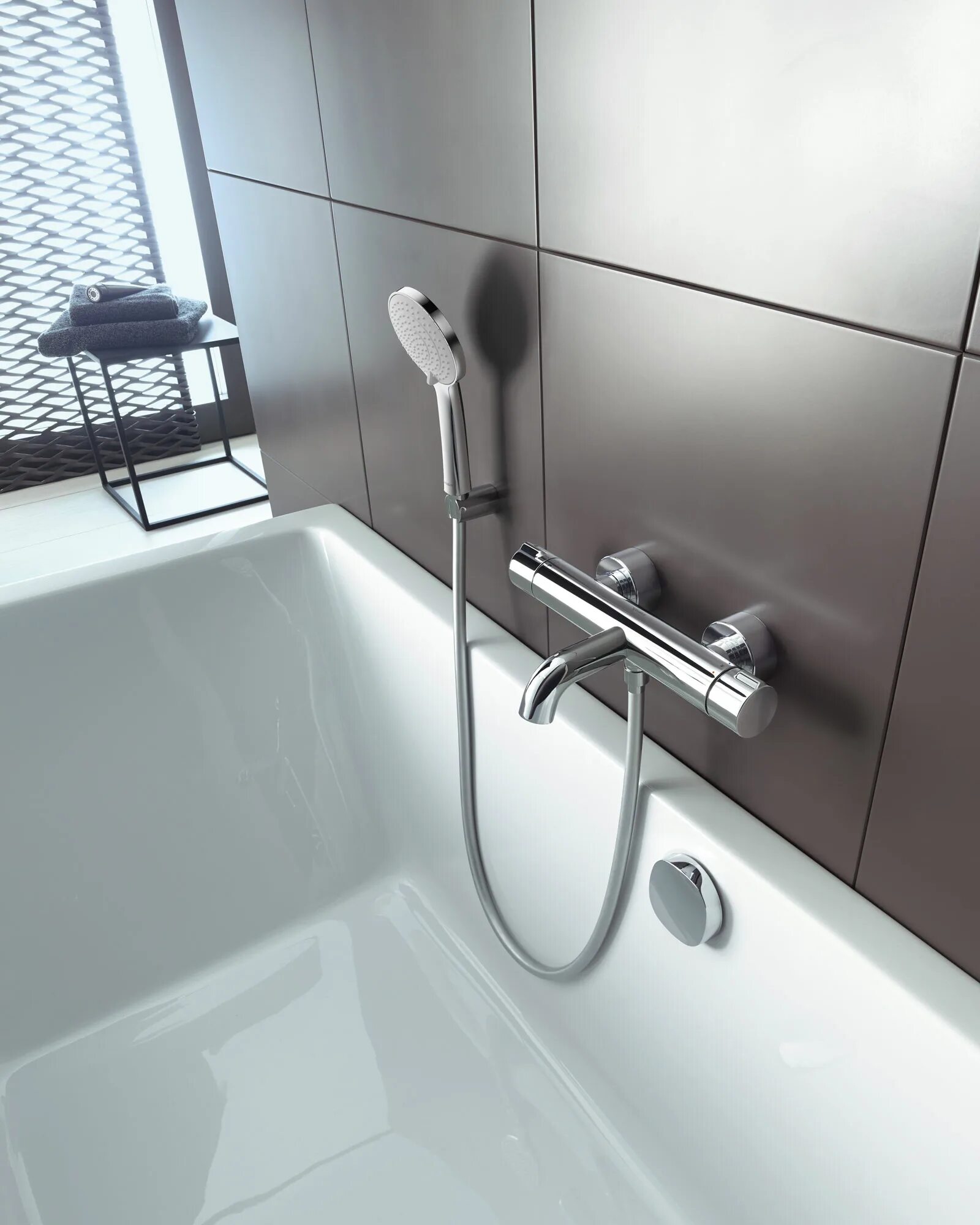 Встроенная лейка для ванны. Смеситель duravit. встроенный смеситель с термостатом для ванны duravit.