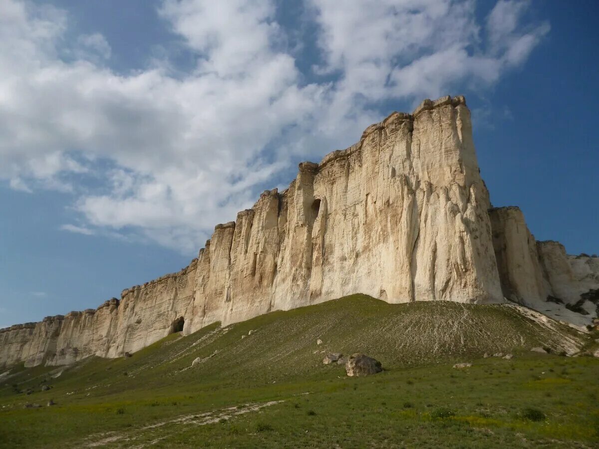 Белая скала АК-Кая Крым. Гора белая скала Крым. Белая скала Белогорский район. Белая скала Белогорск Крым. Белогорский район белая скала