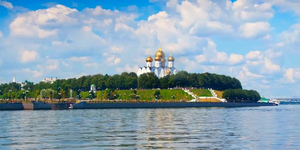 Город над волгой рекой. Река волга ярославль. Ранний закат над волгой. Река волга ульяновск. Берег волги ярославль.