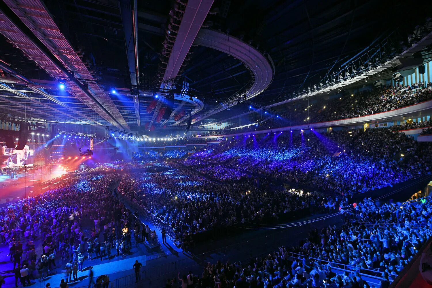 Сколько вмещает зал. Олимпийский Арена Москва. Концертный зал Олимпийский в Москве. Олимпийский стадион Москва концертный зал.