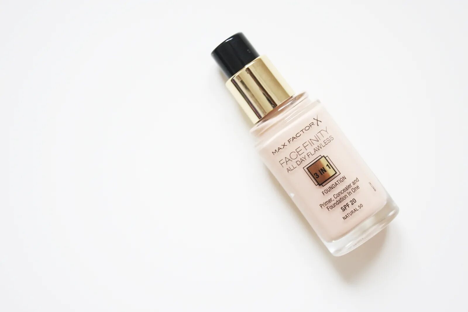 Тон max factor facefinity. Max factor facefinity свотчи. макс фактор фейсфинити свотчи. max factor facefinity all day flawless 3in1 founda. тональный крем max factor facefinity 3in1 10 fair porcelain.