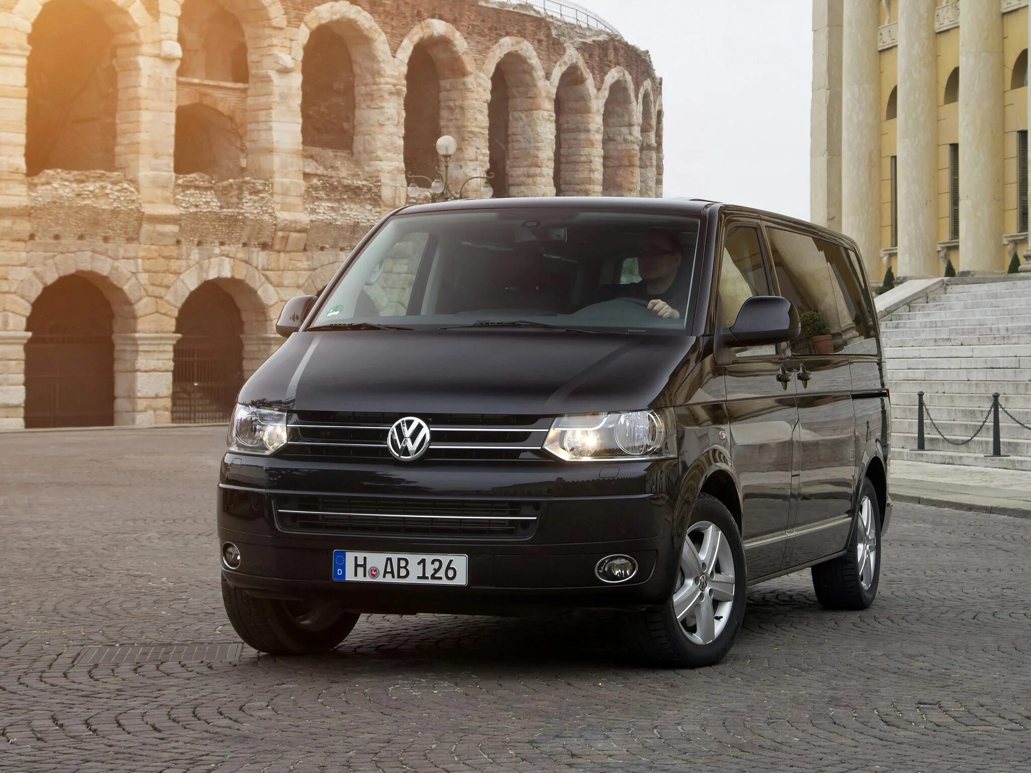 Multivan t5. Volkswagen Мультивен. Минивэн Фольксваген т5. Фольксваген Мультивен 5. Купить фольксваген мультивен в москве