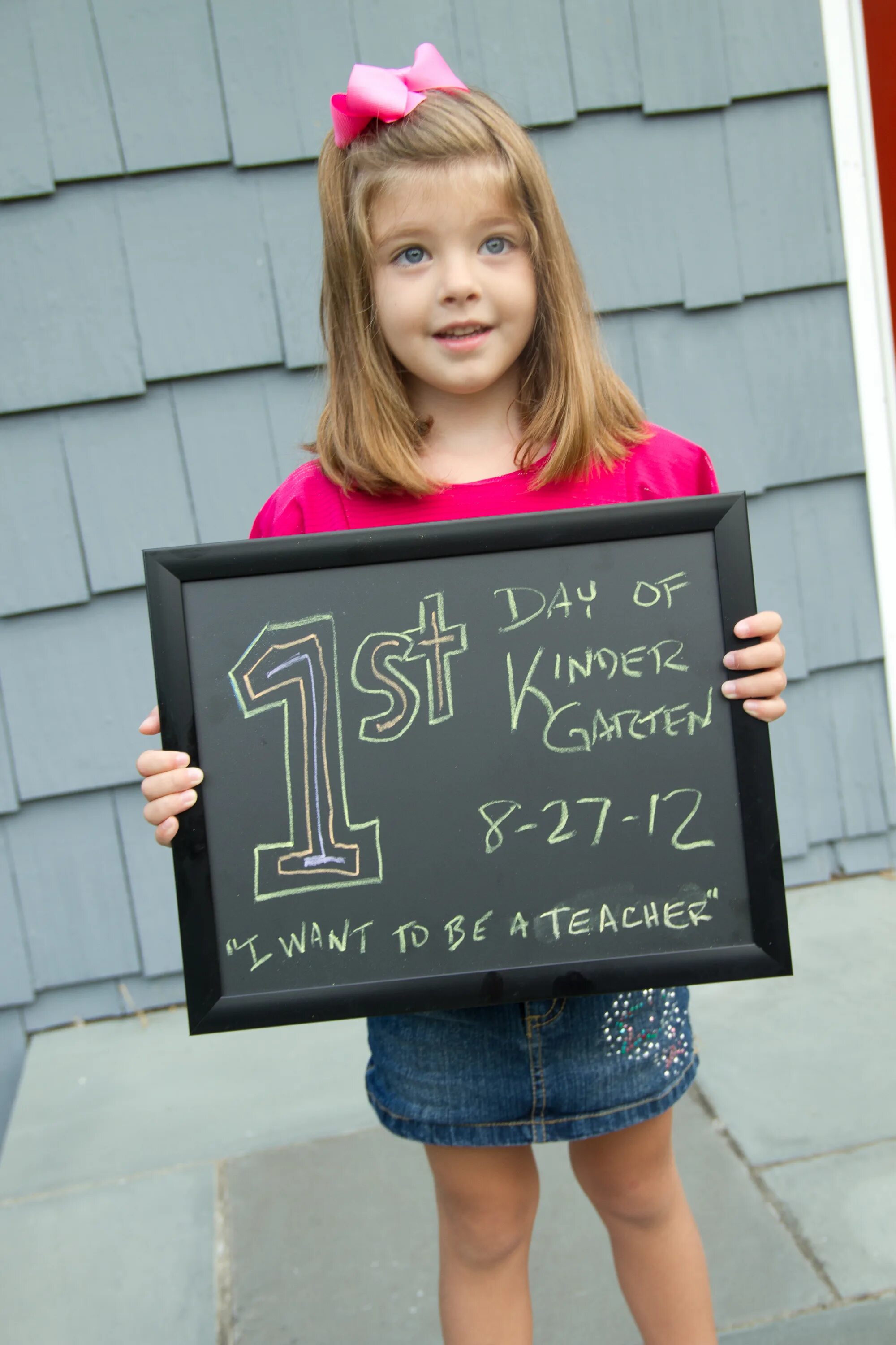 First day done. First day fifth grade. First day. One day надпись. First day of school ninth grade.