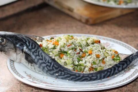 Рис с овощами и скумбрией
