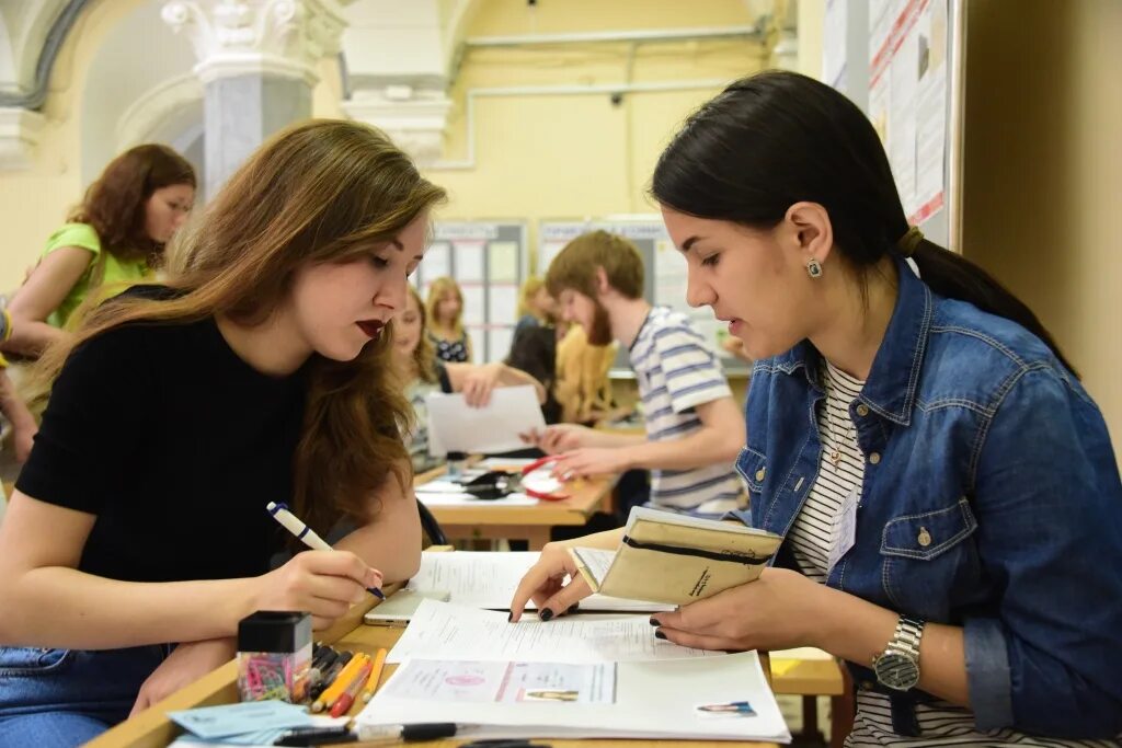 Обучение на факультете журналистики. Школа юного журналиста мгу. Обучение на факультете журналистики. Томский государственный университет журналистика. Фото школы молодого журналиста.