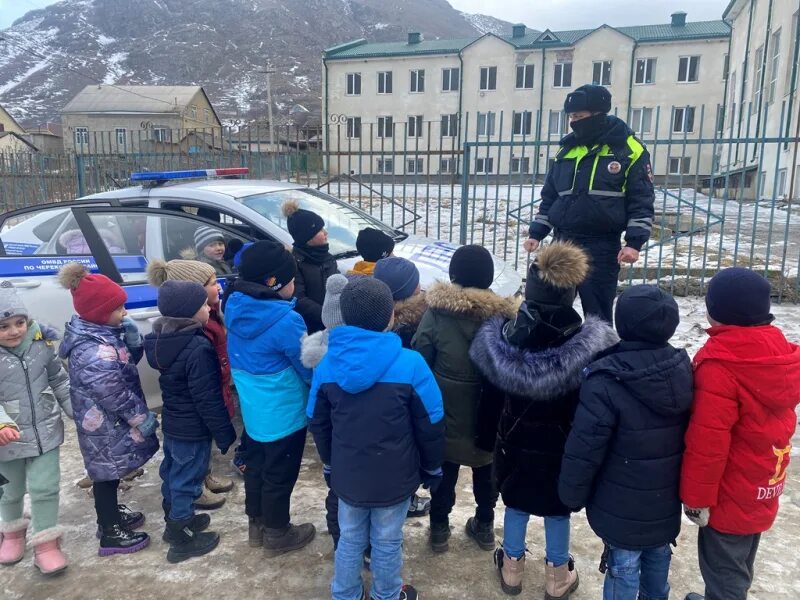 Кавказ кабардино балкария. Дети кбр. Футбольная школа детский стадион нальчик. Национальные костюмы кабардино-балкарской республики. Кбр ребенок.