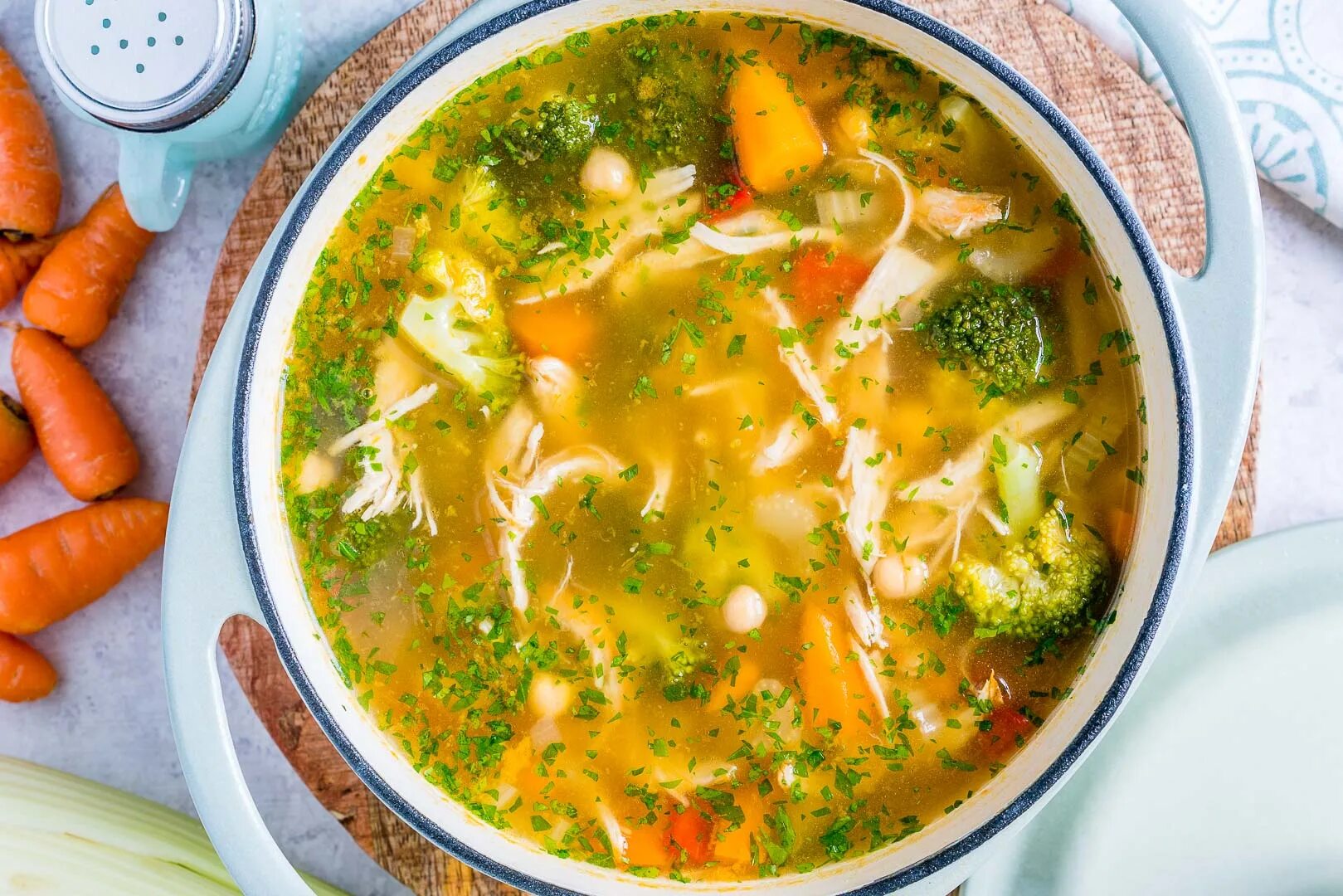 Куриный суп заморозить. Для супа. Овощной суп. Овощной суп сверху. Суп из замороженных овощей.