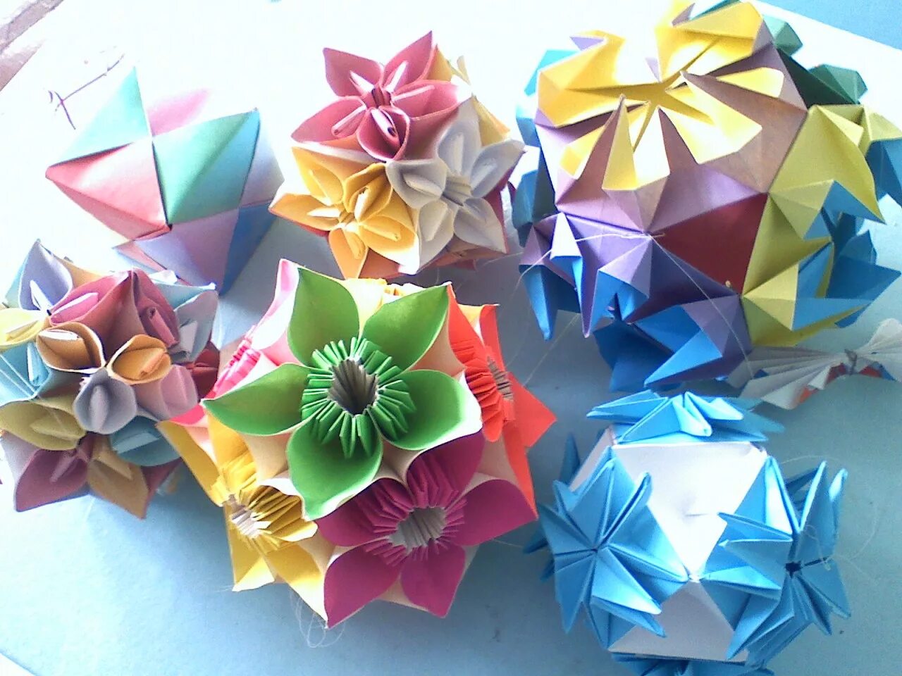 Кусудама фото. Кусудама супершар. Модульное оригами кусудама. Оригами шар кусудама. Бумажные шары кусудамы.