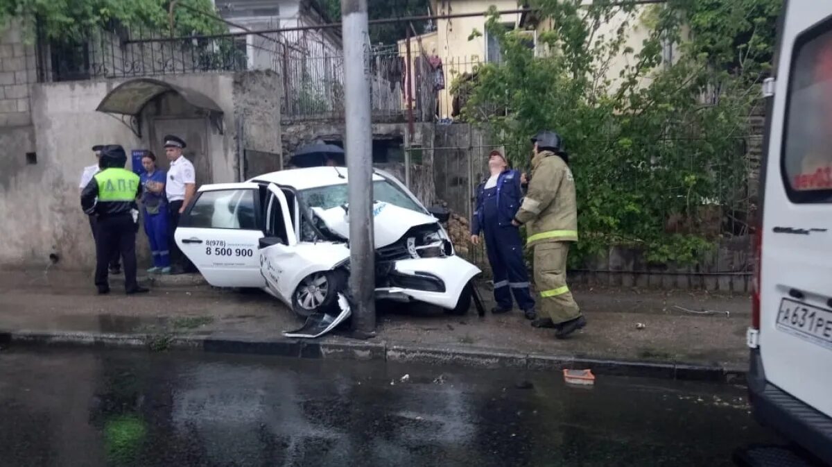 Авария такси.Севастополь. ДТП пикап такси Севастополь. Севастопольский таксист. Новости севастополя сегодня последние свежие происшествия