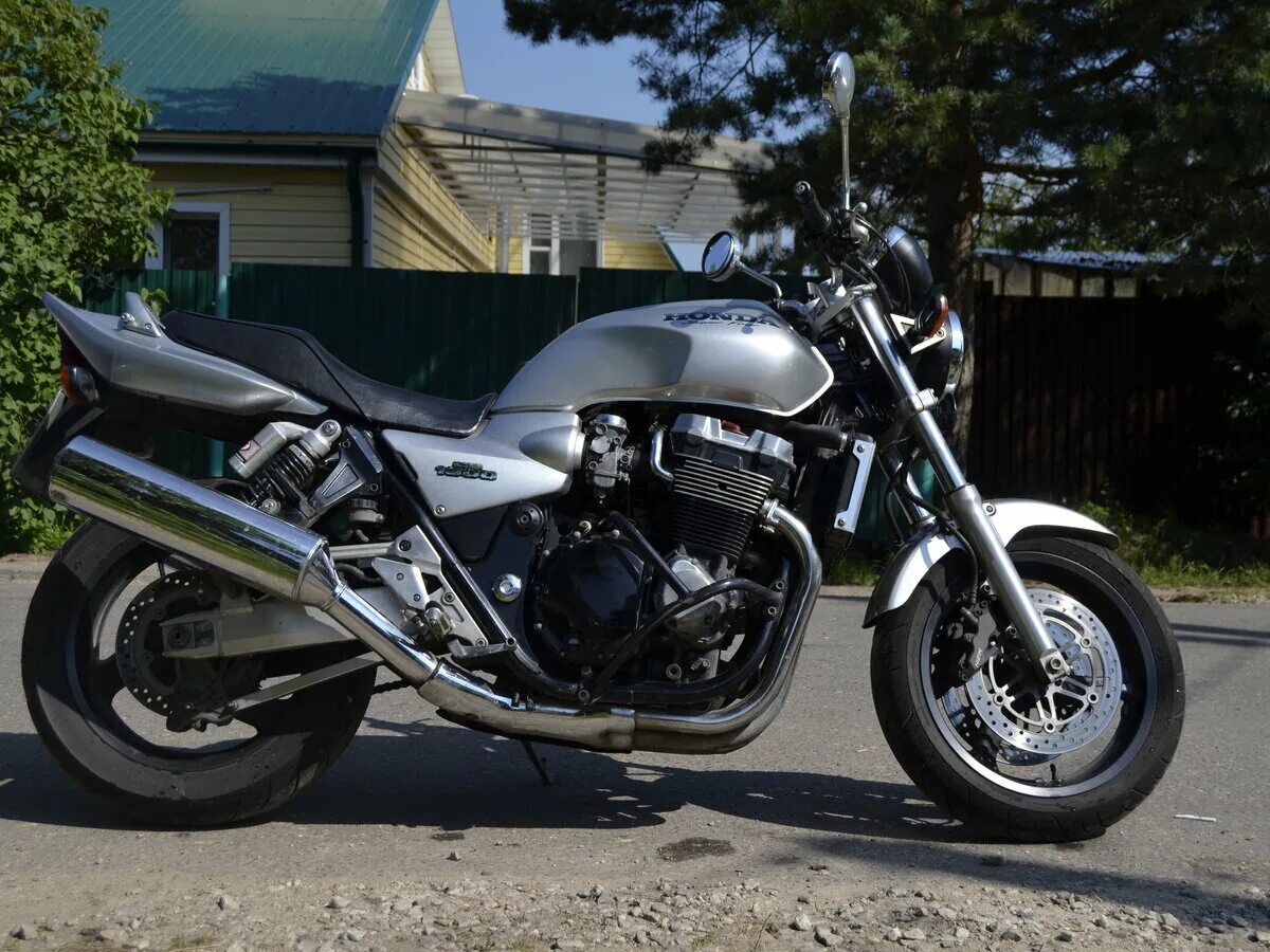 Главный 1300. Yamaha xvs1300 midnight star 2008. 1300 цифра. Honda vt1300ct. Мотоцикл xjr 1200.