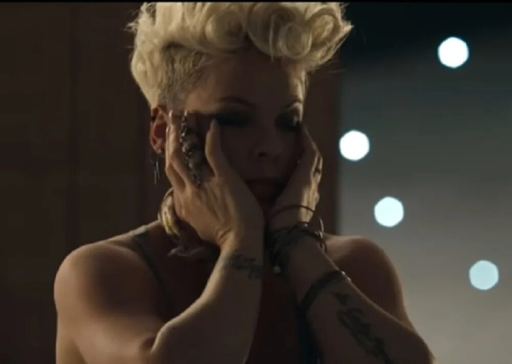 Джаст гив ми. Пинк Джаст. P!NK 2005. Pink just give me a reason. P NK 2023.