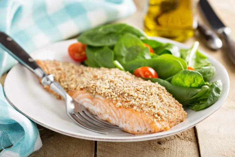 Жиры в морепродуктах. Красивые блюда из рыбы. Полезные жиры для спортсменов. Брюшки лосося копченые. Стейк семги медиум.