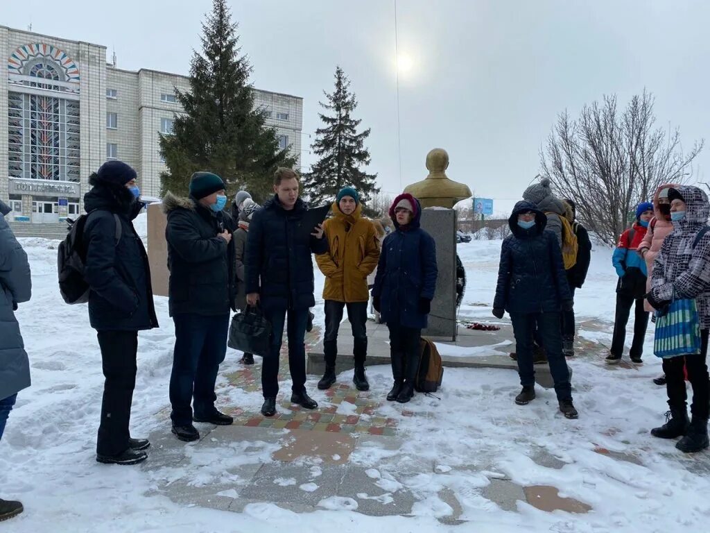 Новости академгородка сегодня. Собрание жильцов. Новости академгородка сегодня. Жители новосибирска. Памятник демакову.