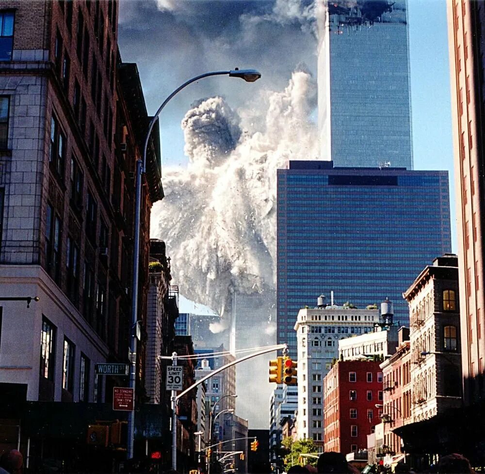 2001 год 11 сентября башни. Башни ВТЦ 11 сентября 2001. WTC В Нью Йорке 11 2001. Всемирный торговый центр в Нью-Йорке 11 сентября 2001 года. Нью Йорк 9 11.