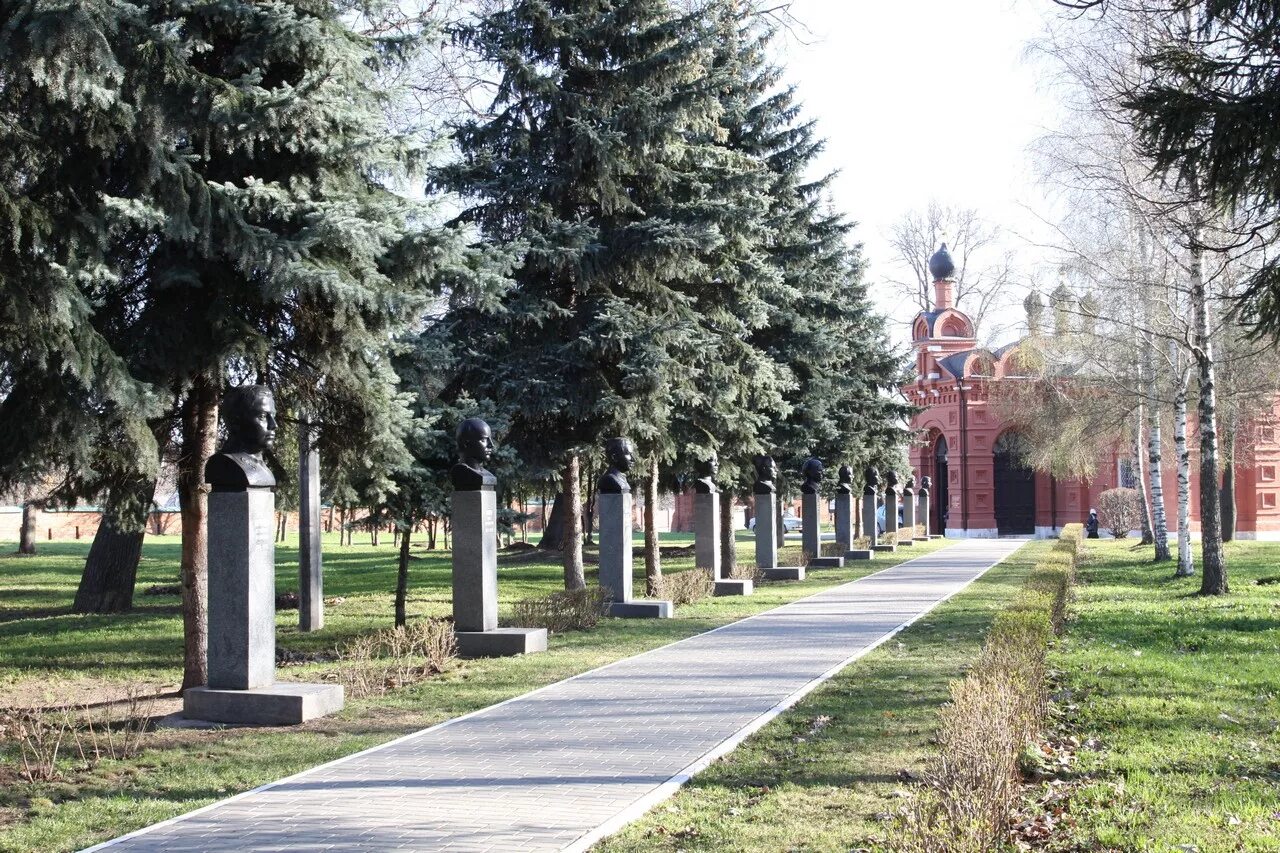 Коломенская парк победы. Парк победы коломна. Вечный огонь коломна мемориальный парк. Коломна кладбище мемориальный парк. Коломенская парк победы.