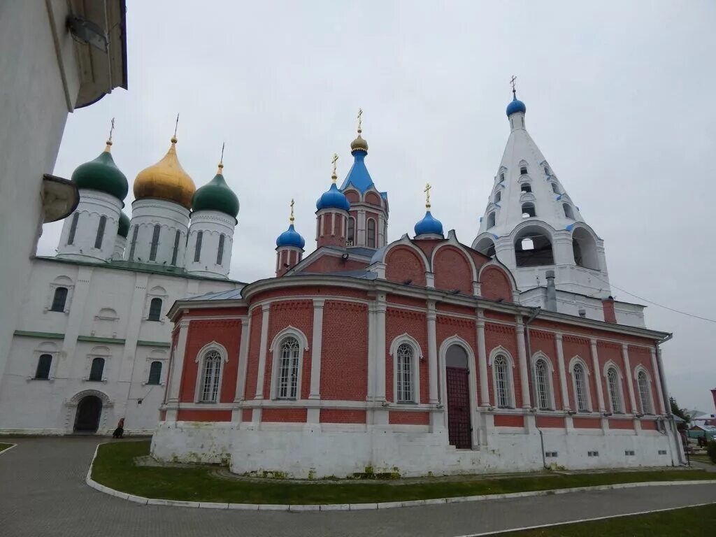 Святыни коломенского. Коломенский Кремль Церковь. Коломна Церковь Соборной площади.