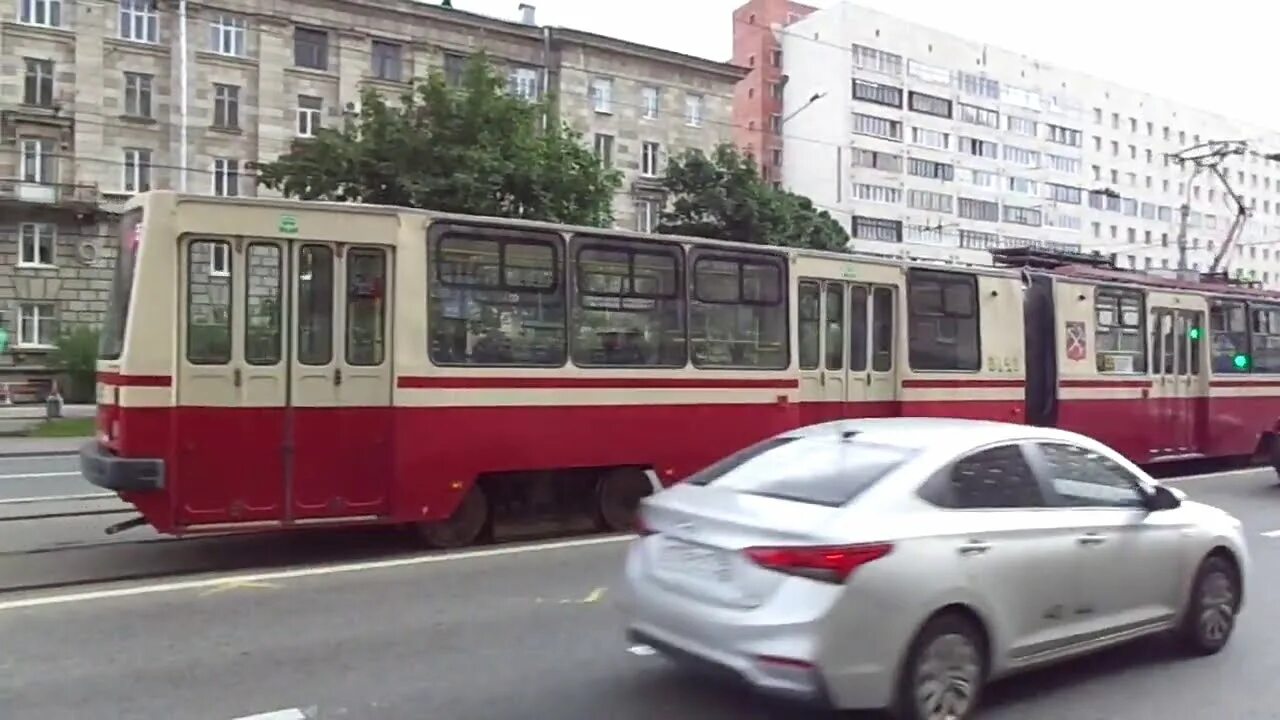 Трамвай Санкт Петербург 5125. Трамвай 10 Санкт-Петербург. Трамвай 55 Санкт-Петербург. Сочлененном трамвае ЛВС-86..