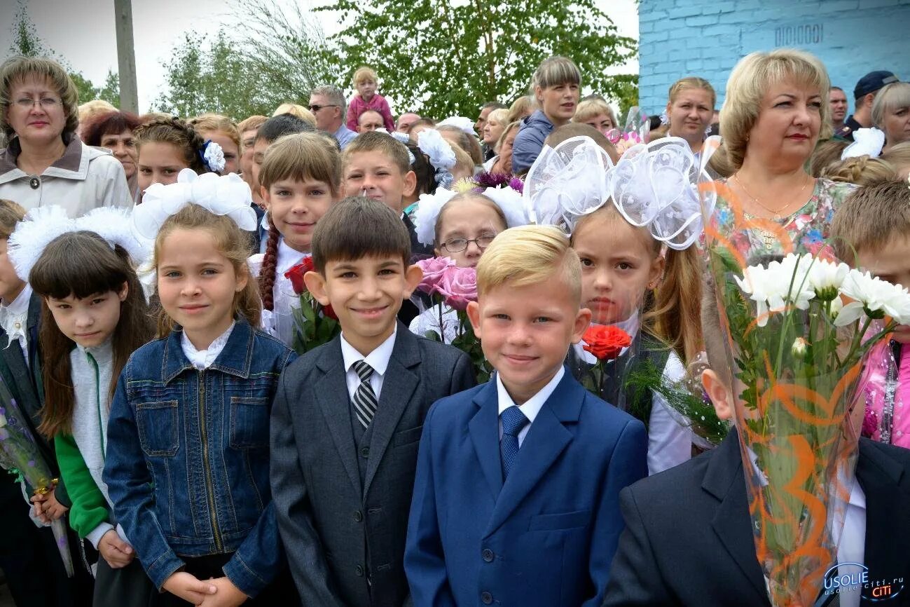 Сорок пятая школа. Линейка в 3 школе 5 класс. фото 5 школы. пятая школа. школьная линейка 8 класс.