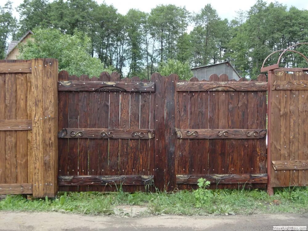 Жиковина. Старинная деревянная дверь. Крафт дубовой калитки. Красивые деревянные ворота. Деревянный забор под старину.
