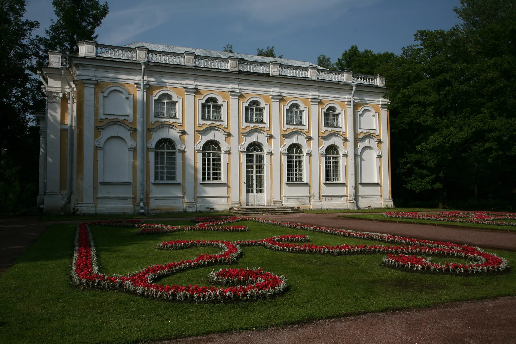 Ломоносовский район спб дома. Ломоносов город Ленинградская область. Ораниенбаум (дворцово-парковый ансамбль). Ломоносов Ораниенбаум. Ленинградская область город Ломоносов Ораниенбаум.