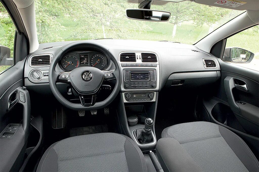 Поло интерьер. Volkswagen Polo sedan салон. Поло седан 2014 салон. Volkswagen Polo sedan 2012 салон. Салон поло седан 2013.