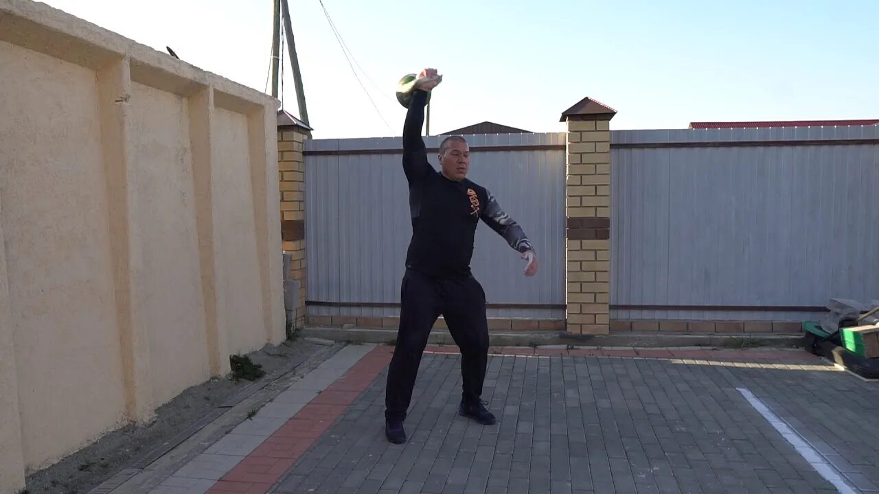 Рывок гири видео. Толчок 2 гирь. Рывок гири. Рывок гири видео. Армейский рывок гири.