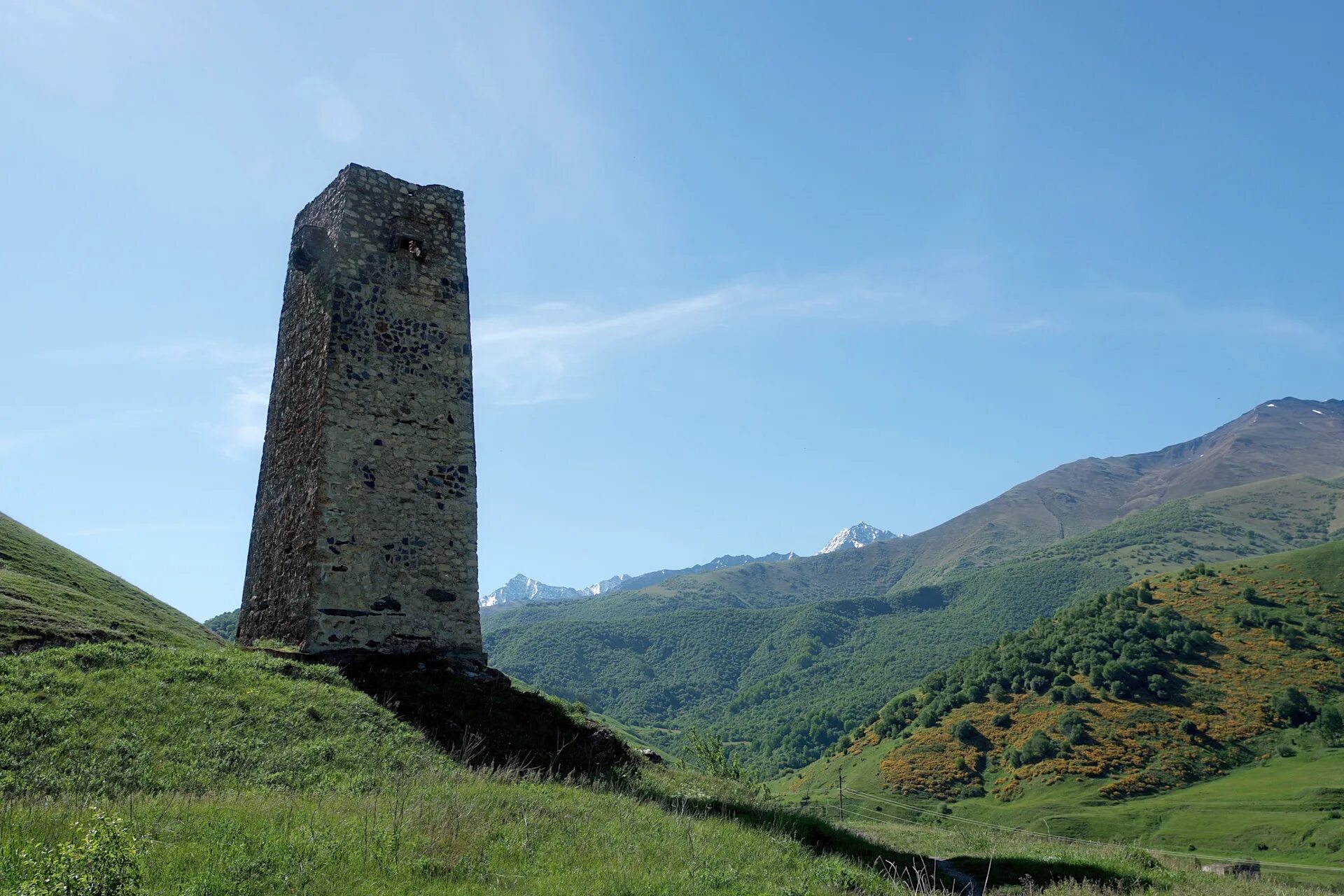 Башни северной осетии. Башня Абисаловых Северная Осетия. Сторожевая башня в Даргавс. Крепость Хасан-абаа. Крепость Хасан абаа Абхазия.