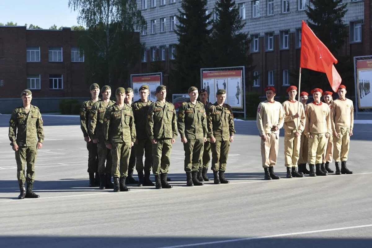 Новосибирск военные. НВВКУ Новосибирск Войсковая разведка. НВВКУ Новосибирское высшее военное командное училище. Новосибирском высшем общевойсковом командном училище. Новосибирское высшее военное командное училище официальный сайт.