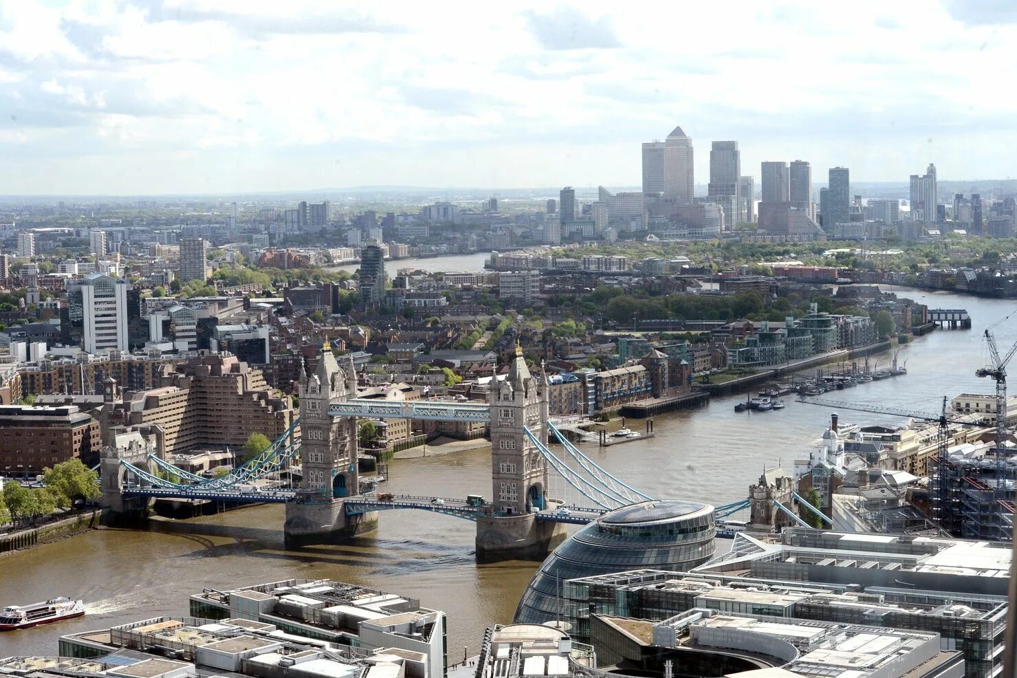 London is than new york. Bad City. Photo name London.
