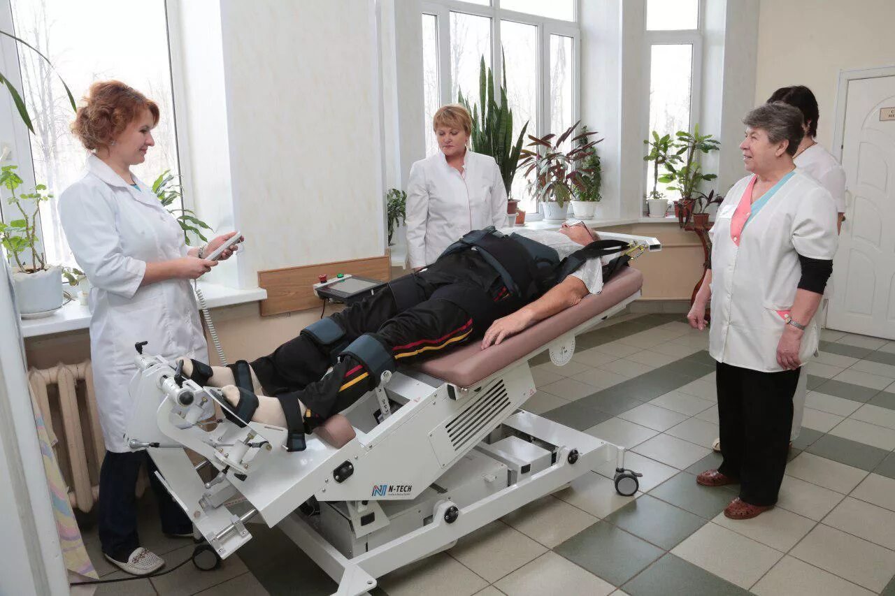 Московская область реабилитация инсульта. Реабилитация после инсульта. Отделение медицинской реабилитации. Медоборудование для реабилитации. Реабилитация больных после инсульта.
