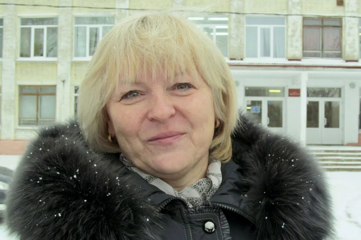 Бардашова галина борисовна тверь. Борзенков василий александрович. Глухова светлана анатольевна директор школы хабаровск. Директор 38 школы. Директор 38 школы.