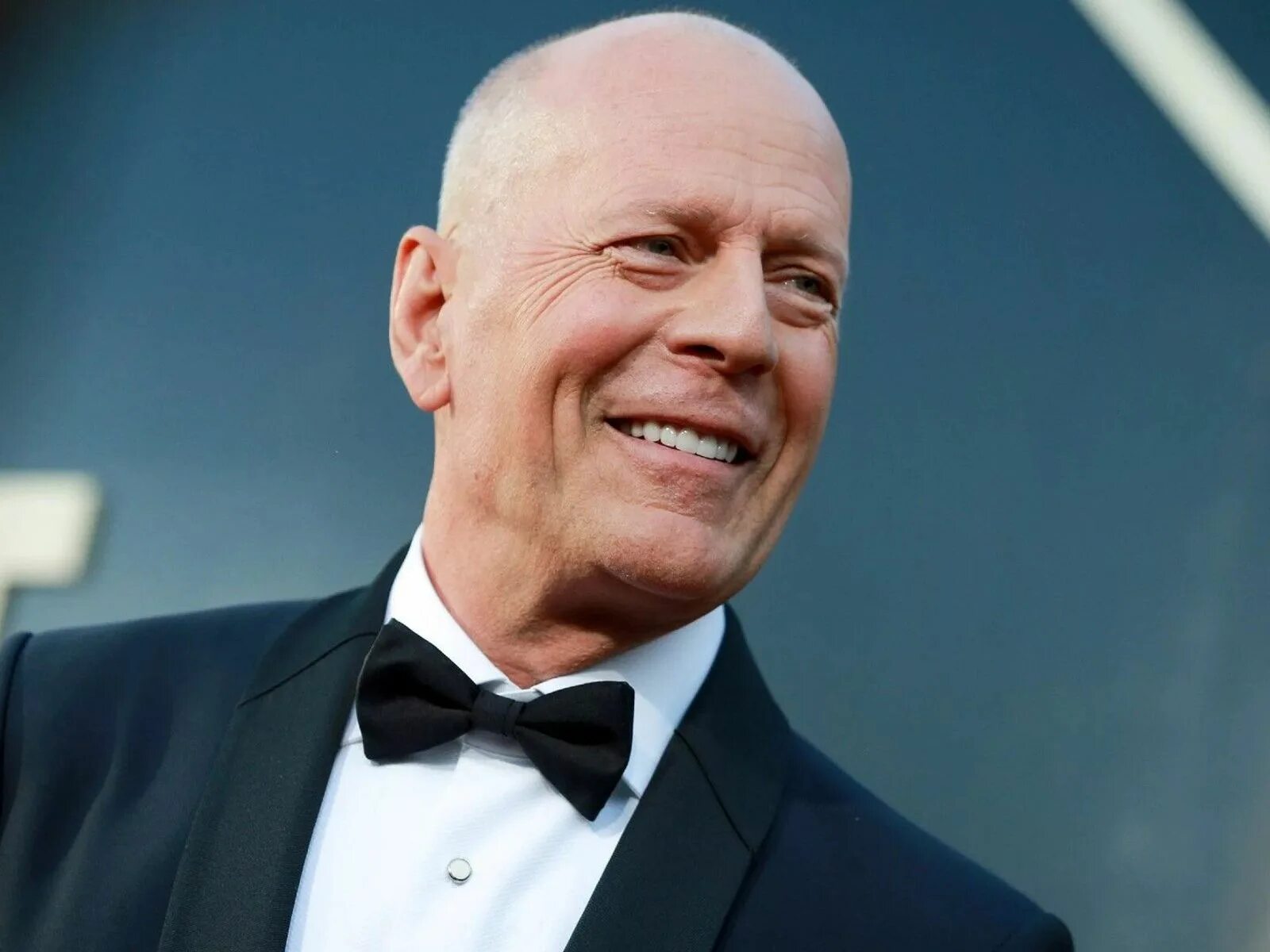 Брюс уиллис аутизм. Брюс. Bruce Willis. Брюс Уиллис 2022. Брюс Уиллис сейчас 2020.