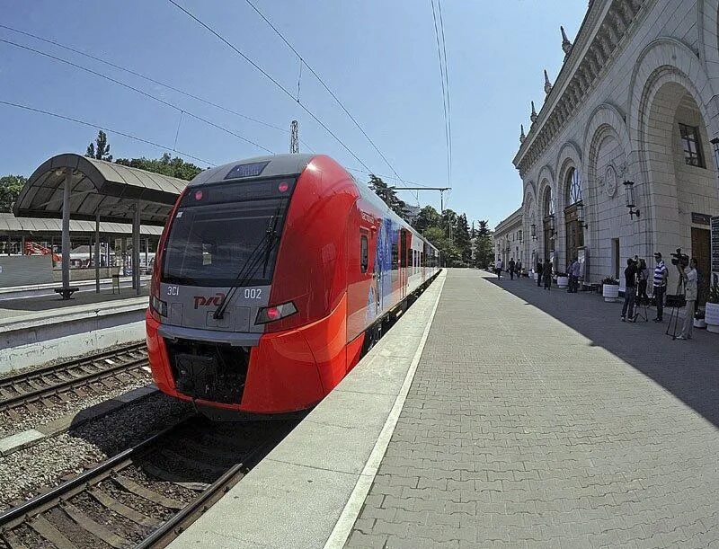 Электрички ласточка кисловодск краснодар. ЖД вокзал Пятигорск Ласточка. Ласточка Кисловодск Краснодар. Поезд Ласточка Кисловодск Краснодар. Поезд Ласточка Сочи Адлер.