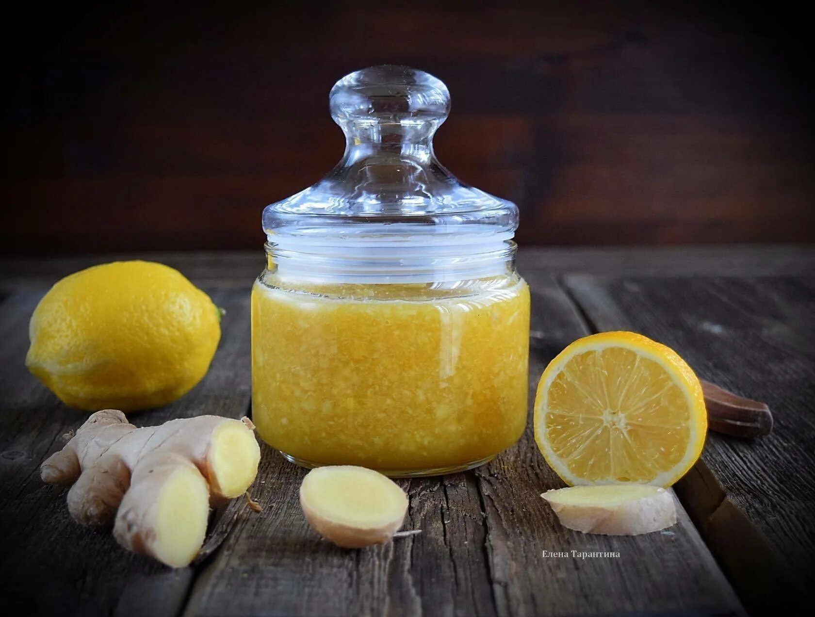 Лимон мед чеснок польза. "Имбирь, лимон и мёд" сироп 100 мл. Мед с лимоном. Лимон с имбирем. Имбирный мед.