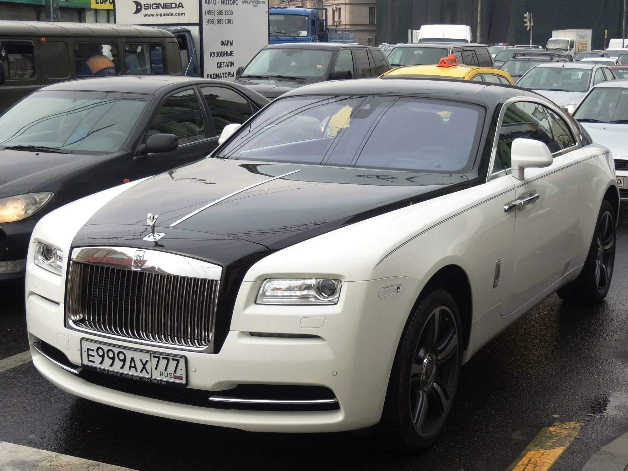 Красивый номер машины москва. Роллс Ройс 777. АМР 77 Rolls Royce. Роллс Ройс е999ат. Rolls Royce Wraith 777 777.