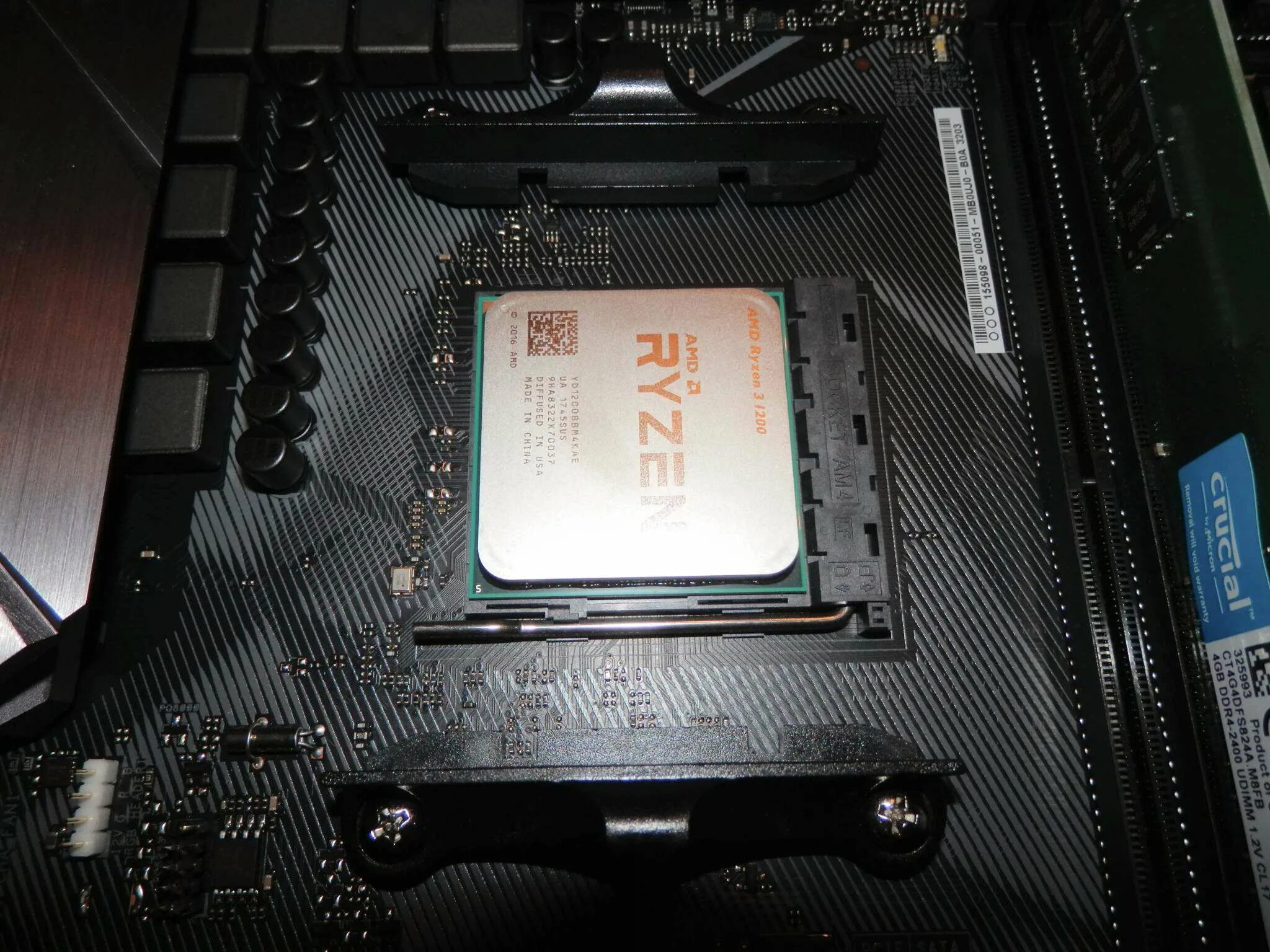 Ryzen 1200 сокет. Amd ryzen 3 1200. ryzen 3 1200. процессор amd ryzen 3 pro 1200. разъем процессора amd ryzen 5600x.