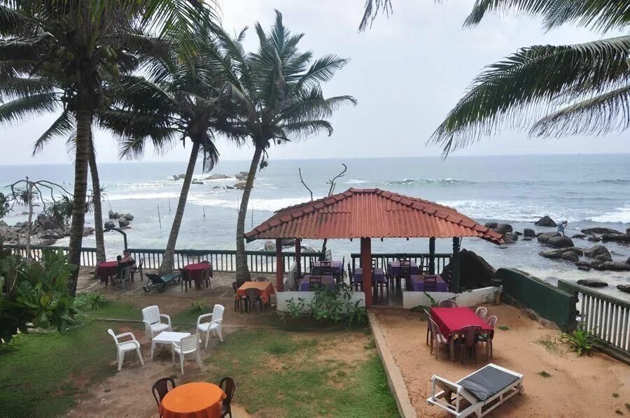 Shanthi beach resort. Shanthi beach resort шри ланка. Унаватуна бич шри ланка. Унаватуна шри ланка. Shanthi beach resort унаватуна.