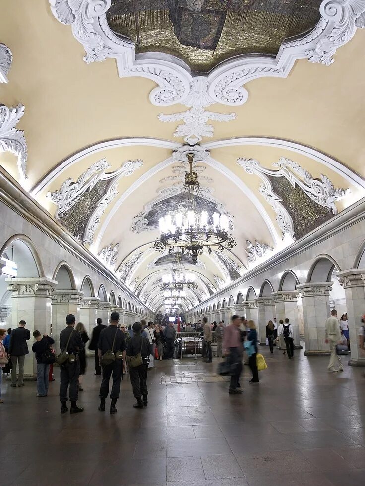 Станция российская московского метрополитена. Московский метрополитен станция маяковская. Станция метрополитена маяковская. Станция маяковская. Станция российская московского метрополитена.