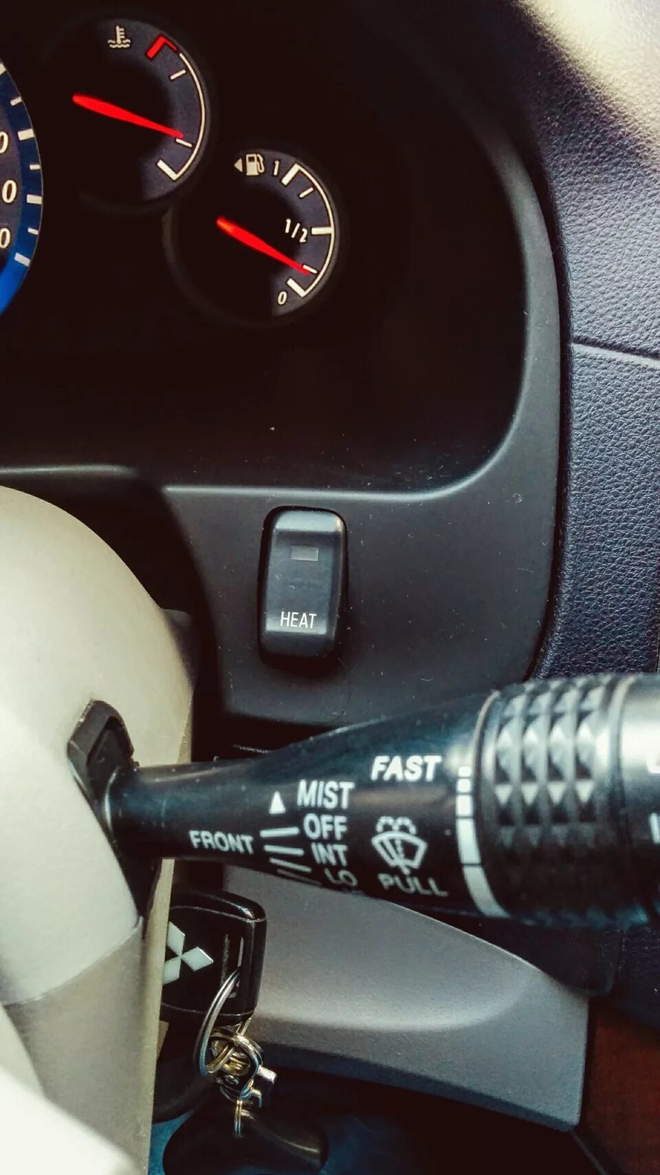 Кнопка heat. Кнопка блокировки митсубиси л200. Кнопка pwr heat на mitsubishi l200. Кнопка подогрева лобового лансер 9. Кнопка heat паджеро 3.