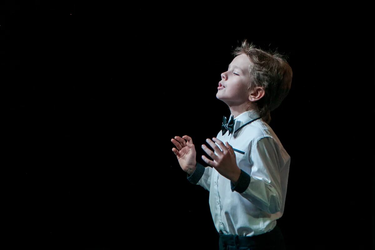 Видео где читают стихи. Юные чтецы. Варя ивлева читает. Видео где читают стихи. Видео где читают стихи.