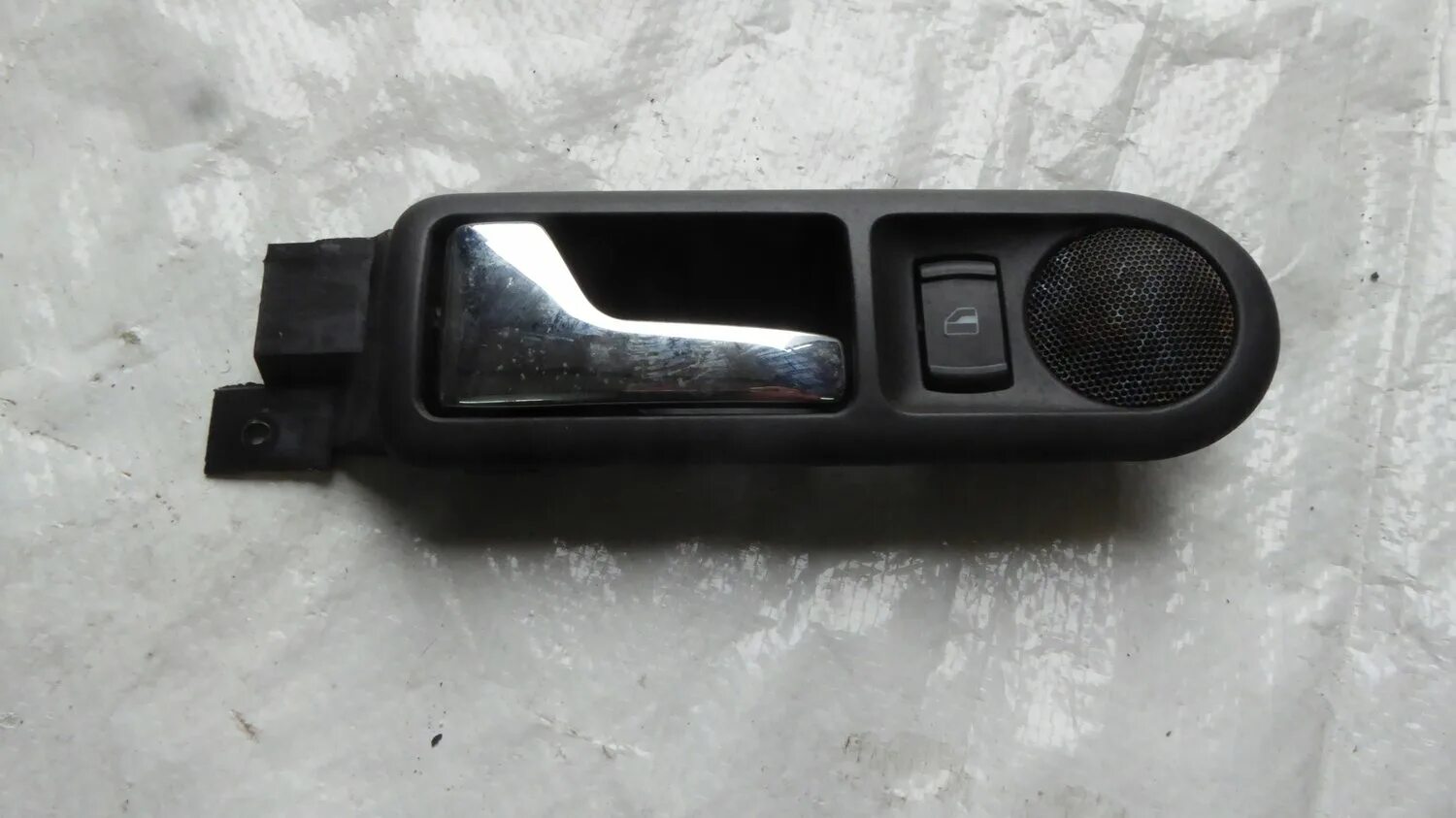 Внутренняя ручка двери фольксваген поло. Ручка внутренняя passat b5. Ручка двери фольксваген гольф 4. Фольксваген гольф 2004г bjr ручка двери внутренняя левая. Внутренние дверные ручки на фольксваген шаран.